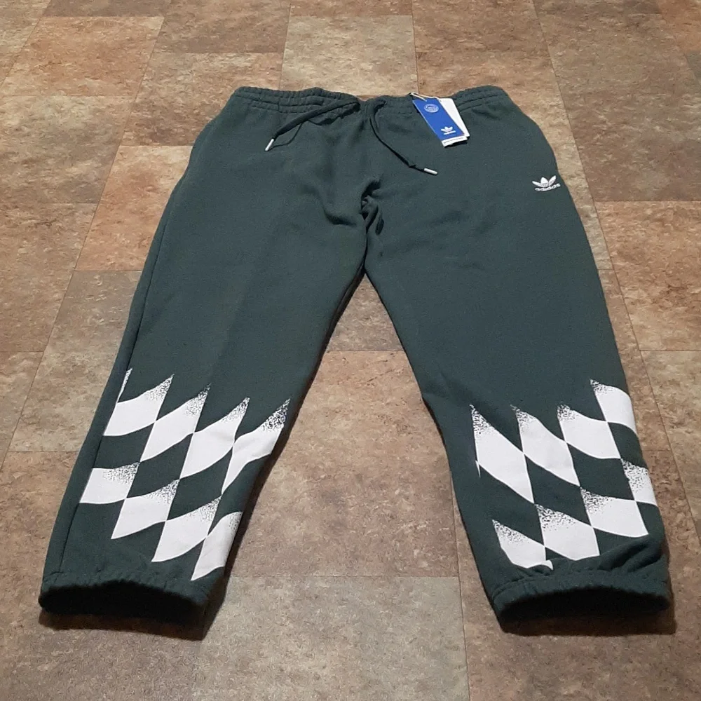 New. Men's Adidas Originals Rekive Graphic Joggers. Size Large. - Picture 2 of 9